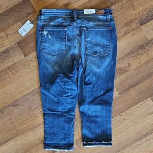 Judy Blue 15/32 Skinny Fit Capri distressed